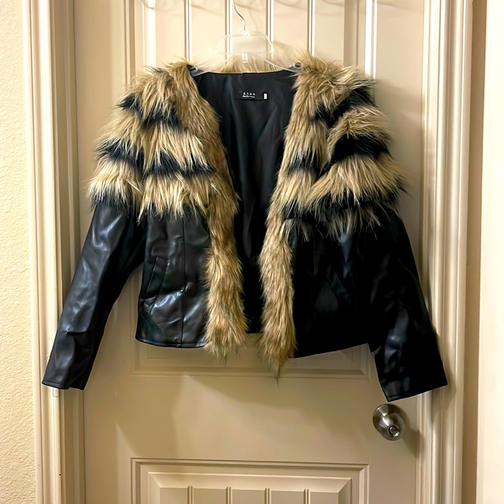 Faux leather and fur fashion winter jacket ⭐️2 FOR $30⭐️